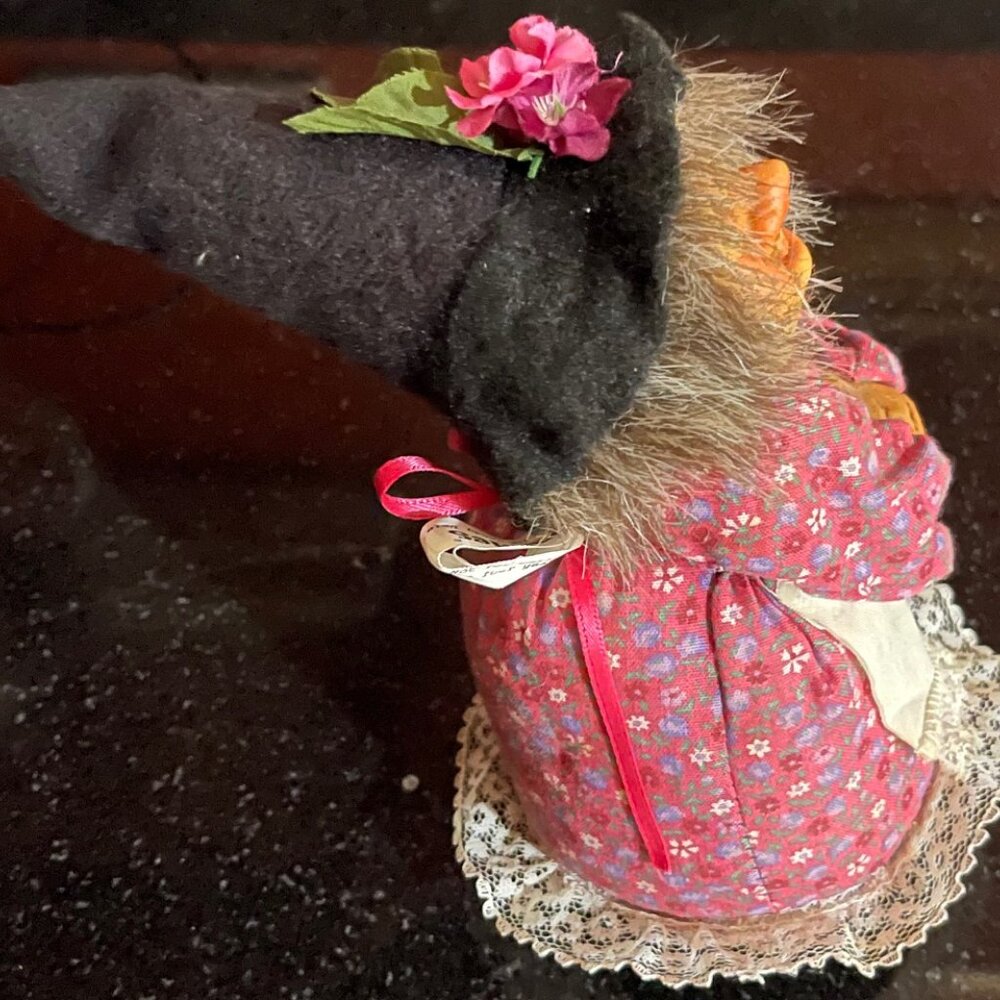 1988 Gnarlie Old Woman Doll by Sandy Dale - Picture 3 of 4
